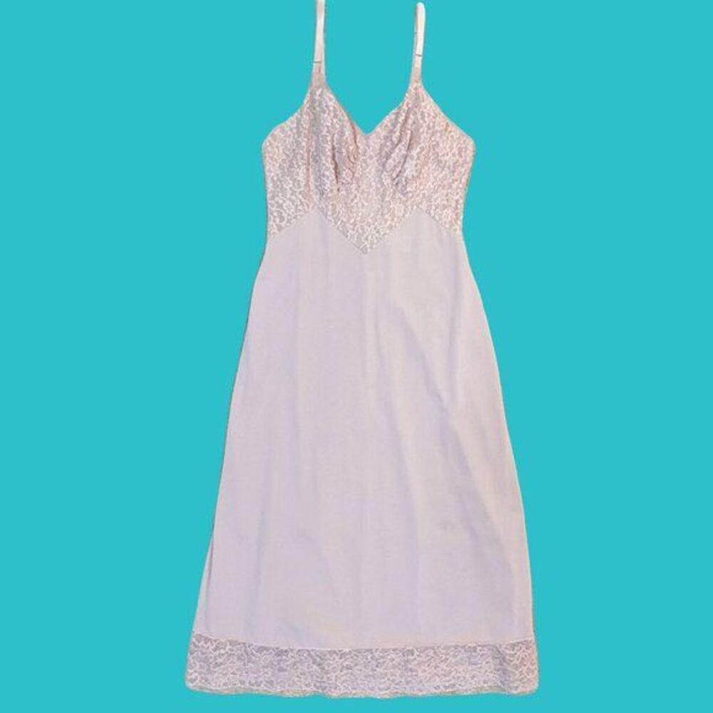 Vanity Fair Vintage Lace and Tricot Nightgown Size 32 Preowned